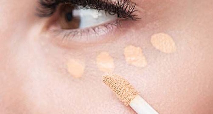 Tips Memakai Concealer Agar Menempel dengan Baik
