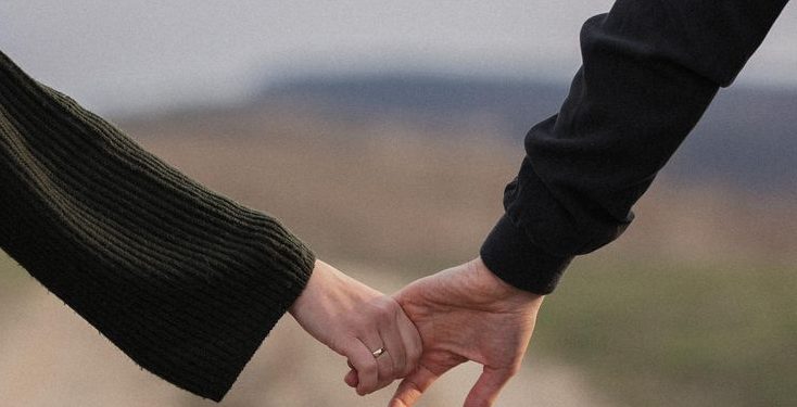 Saling Membuka Diri dengan Pasangan