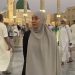 Dewi Gita Kini Berhijab Usai Ibadah Umroh Bersama Keluarga
