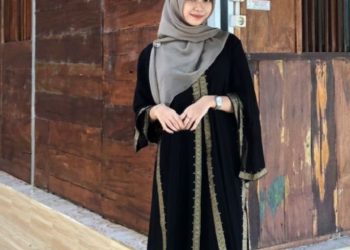 Beberapa Warna Hijab yang bisa Kamu Mix and Match dengan Gamis Hitam