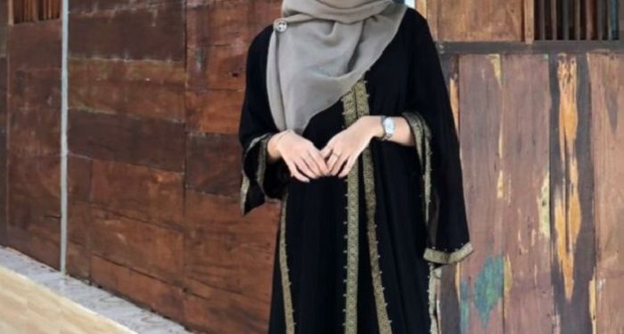 Beberapa Warna Hijab yang bisa Kamu Mix and Match dengan Gamis Hitam