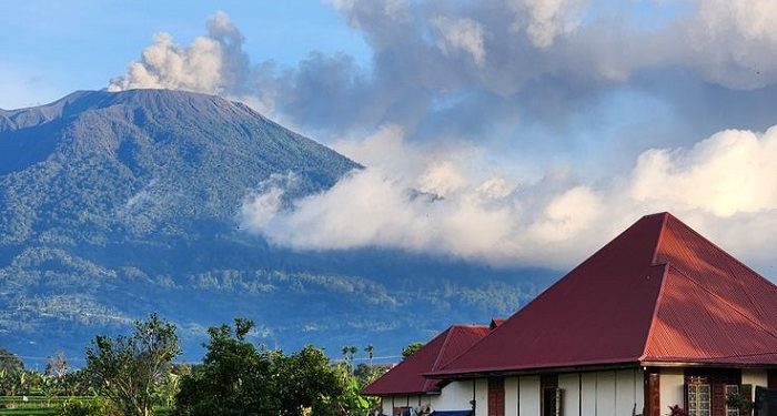 Gunung Marapi di Sumatera Barat Meletus pada 3 April 2025