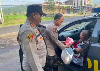 Wanita dan Bayinya Ditinggal Suami di Masjid Saat Perjalanan Mudik