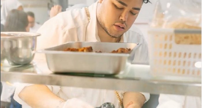 Ivan Gunawan Lakukan Sedekah Subuh dengan Berikan Makanan pada Tetangga Setiap Harinya