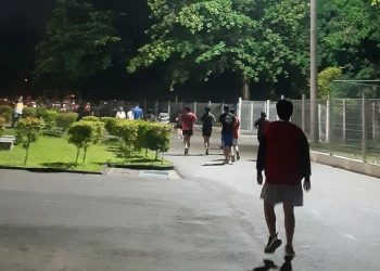 Kenali Beberapa Manfaat Jalan Kaki di Malam Hari