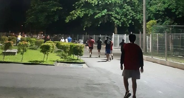Kenali Beberapa Manfaat Jalan Kaki di Malam Hari