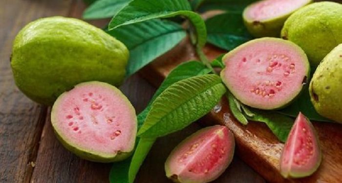 Cara Menggunakan Buah Jambu Biji Sebagai Produk Perawatan Kulit