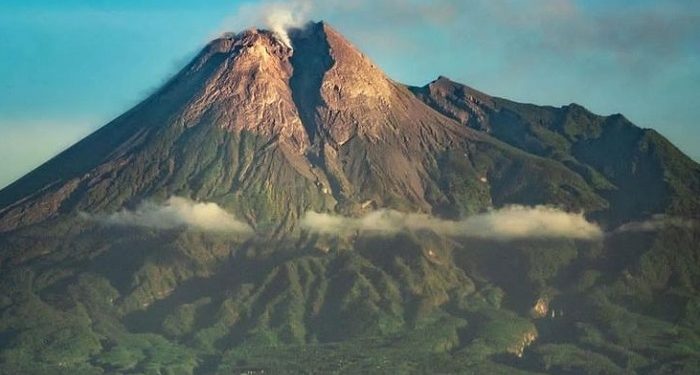 Gunung Merapi Luncurkan Guguran Lava Sebanyak Tujuh Kali Pada Senin (7/4/2025)