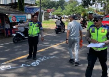Mobil Bak Terbuka Hilang Kendali Mengakibatkan Tabrakan Beruntun di Cianjur
