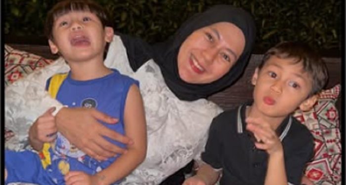 Paula Verhoeven Habiskan Waktu Bersama Kedua Anaknya