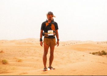 Pelari Asal Indonesia Taklukan Marathon Des Sables 2025 di Gurun Sahara Pakai Sandal