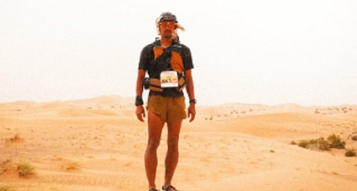 Pelari Asal Indonesia Taklukan Marathon Des Sables 2025 di Gurun Sahara Pakai Sandal