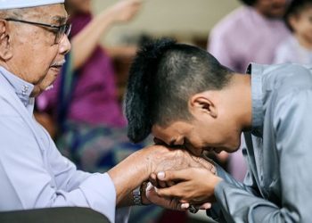 Fakta atau Mitos Silaturahmi Bisa Membuat Panjang Umur