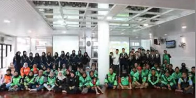 SMP dan SMA JISc Kompak Gelar Bakti Sosial untuk Driver Ojol