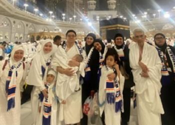 Wujudkan Impiannya, Putri Una Astari Thamrin Jalani Ibadah Umroh Bersama Keluarga