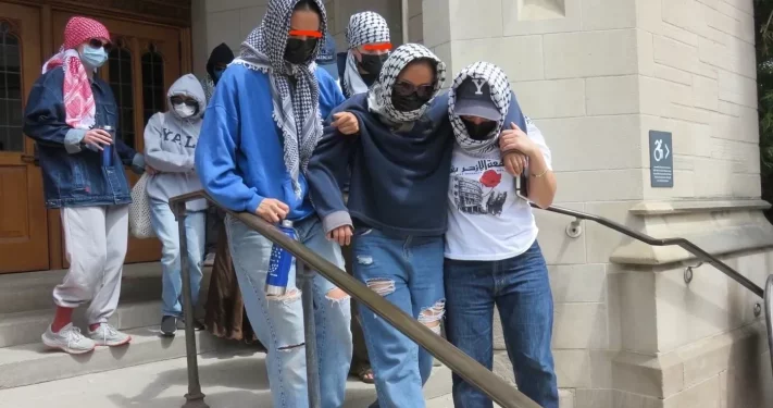 Mahasiswa UCLA Dirawat di Rumah Sakit Selama Aksi Mogok Makan untuk Gaza