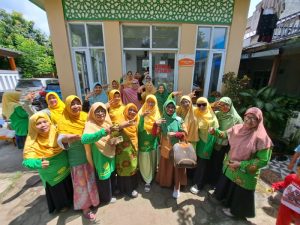 PC Aisyiyah Jatiasih Adakan Pelatihan Membuat Sabun Cuci Piring dari Eco Enzyme