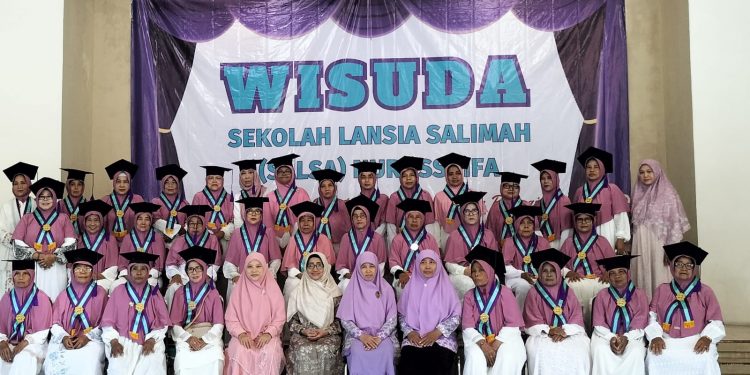 Peringati Hari Lansia, Salimah Kudus Gelar Wisuda Salsa Angkatan Pertama