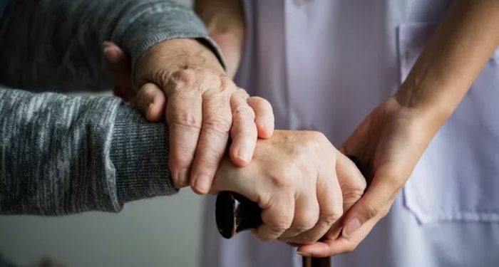 Lansia Sakit Berat, Begini Cara Shalatnya