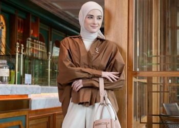 Warna Hijab yang Cocok untuk Baju Warna Coklat Susu
