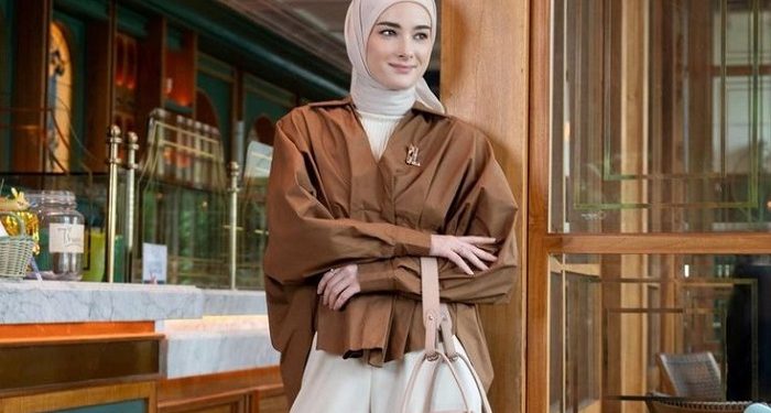 Warna Hijab yang Cocok untuk Baju Warna Coklat Susu