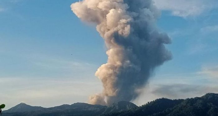 Gunung Dukono Maluku Utara Alami Dua Kali Meletus pada Senin Pagi 26 Mei 2025
