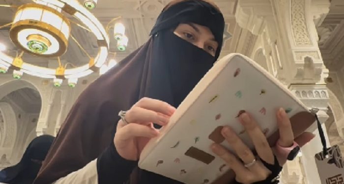 Irish Bella Jalani Ibadah Haji Bersama Sang Suami Serta Adiknya