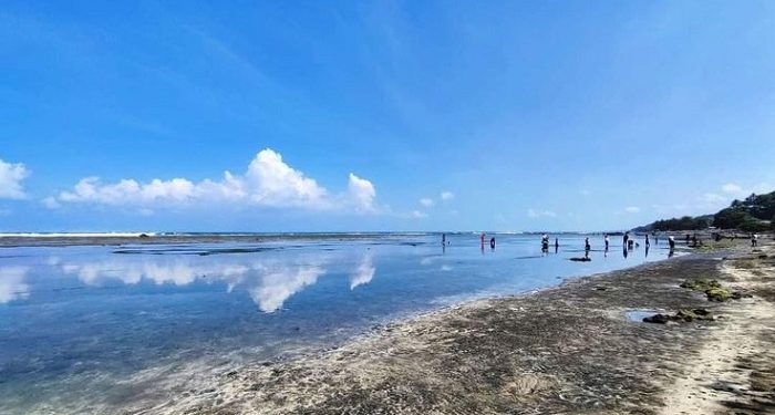 Surga Tersembunyi di Pesisir Pantai Minajaya Sukabumi
