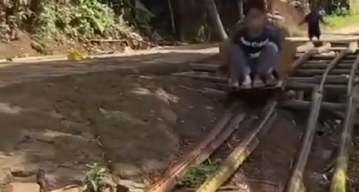 Viral, Permainan Tradisional Lori-Lori di Garut