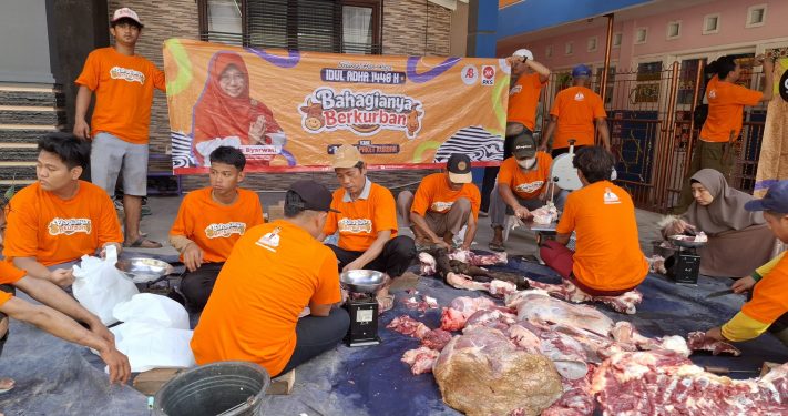 Memaknai Idul Adha, Anis Salurkan Hewan Qurban dan Ajak Warga Membangun Budaya Berbagi