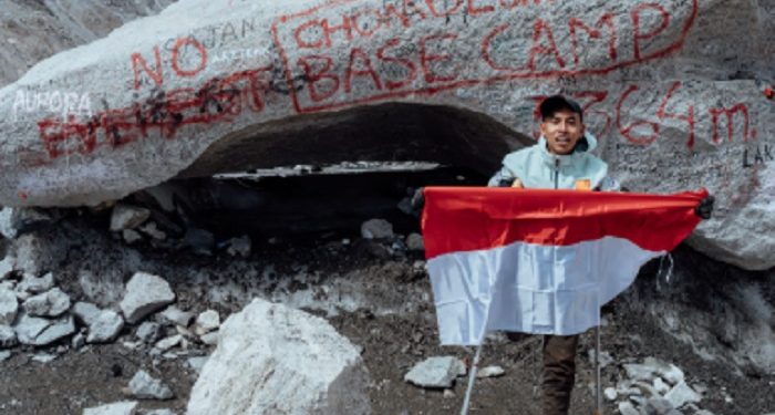 Pendaki Disabilitas Asal Indonesia Berhasil Taklukan Gunung Everest