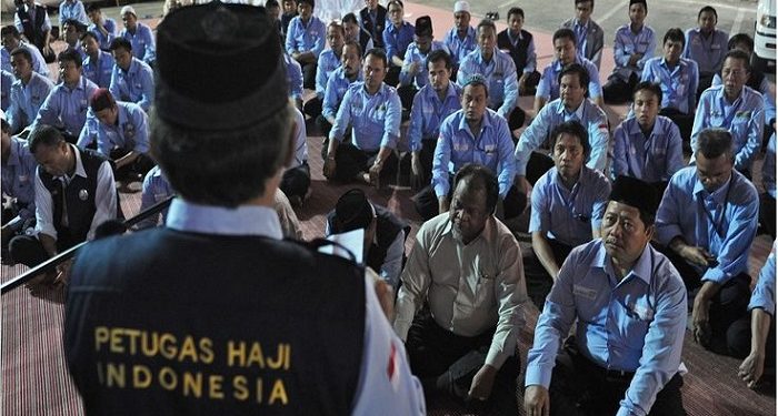 Petugas Safari Wukuf Khusus Lansia Berbekal Kesabaran dan Keuletan