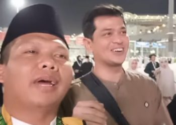 Diam-Diam Surya Insomnia Jalani Ibadah Haji Bersama Sang Istri