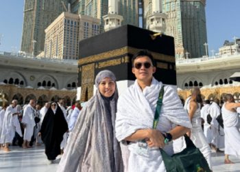 Tya Ariestya Tunaikan Ibadah Haji Bersama Sang Suami
