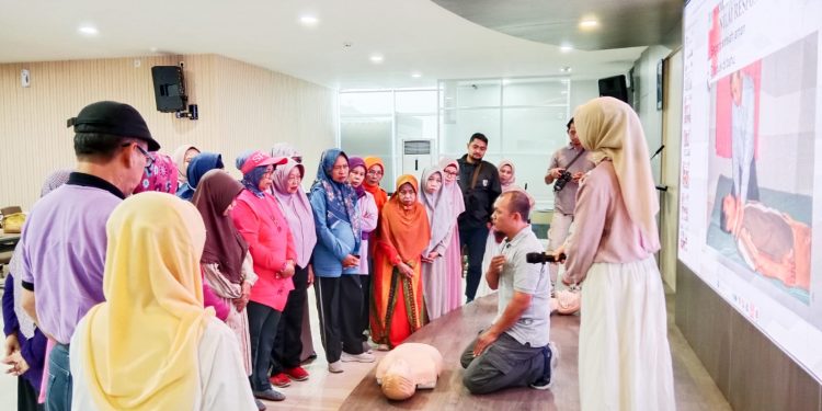 Salimah Tulungagung Gelar Sosialisasi Bantuan Hidup Jantung Dasar bagi Peserta Sekolah Lansia