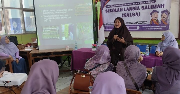 Salimah Kabupaten Bogor Ajak Lansia Berdaya Melalui Berkebun