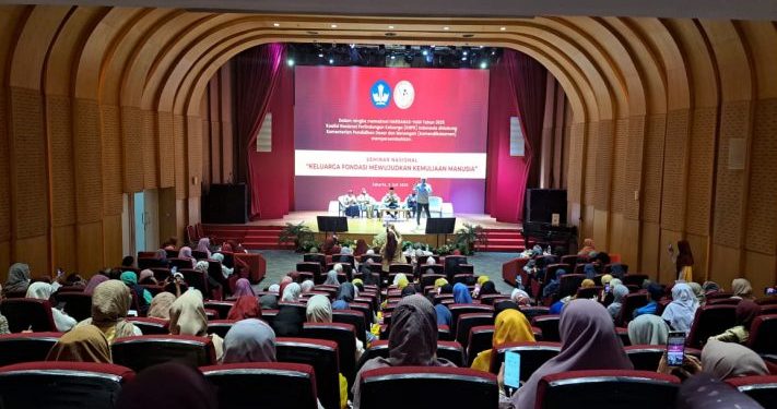 Seminar Nasional Soroti Peran Pendidikan dan Ekonomi dalam Membangun Ketahanan Keluarga