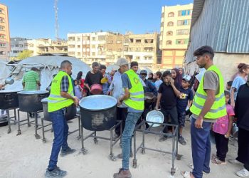 Israel Melaparkan Gaza, SMART 171 Salurkan Seribu Porsi Makanan Hangat