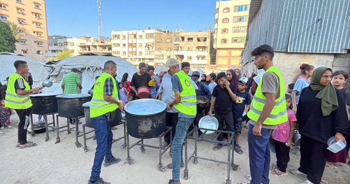 Israel Melaparkan Gaza, SMART 171 Salurkan Seribu Porsi Makanan Hangat