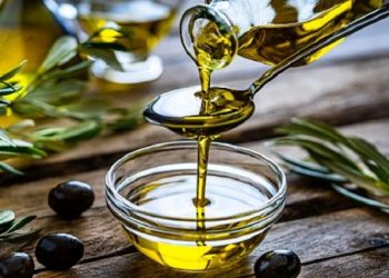 Lima Bahan Alami untuk Menghapus Makeup