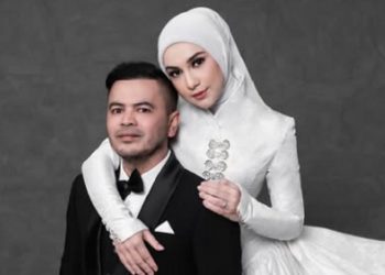 Irish Bella Tampil Kenakan Baju Adat Aceh saat Foto Keluarga