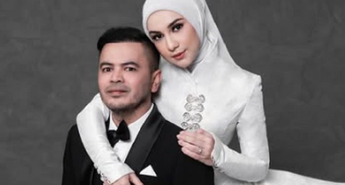 Irish Bella Tampil Kenakan Baju Adat Aceh saat Foto Keluarga