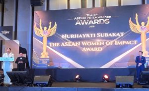 Nurhayati Subakat Terima ASEAN Women of Impact Award 2025 atas Kontribusinya dalam Inclusive Branding di Industri Kecantikan ASEAN