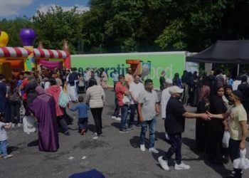 Ratusan Orang Mendatangi Masjid e-Rizwan di Blackburn