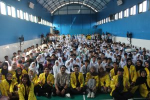 Pencegahan Text Neck Syndrome pada Remaja, Fisioterapi UI Edukasi Pelajar SMA di Depok