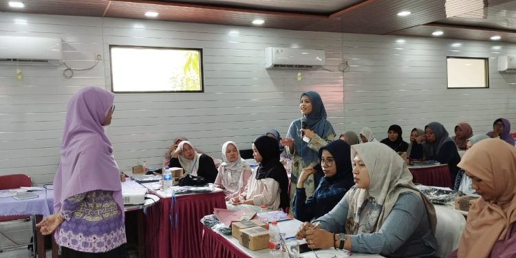 Salimah Kudus Gelar Pelatihan Kewirausahaan dan Serahkan Sertifikat Halal