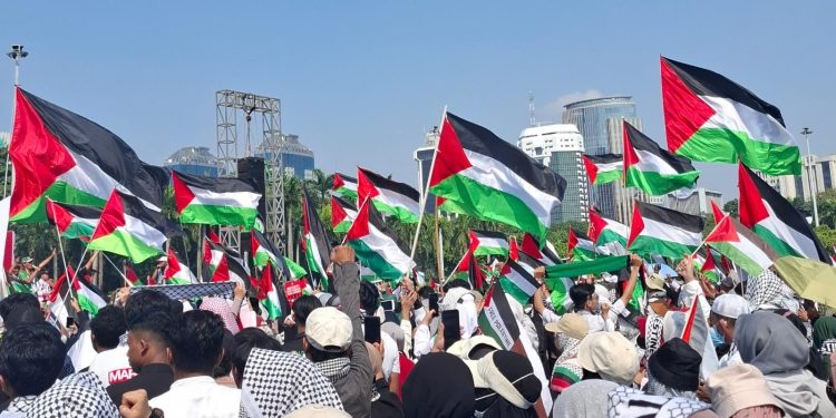 Di Monas, Ribuan Massa Teriakkan Boikot Produk Zionis Bersama Ustaz Das’ad Latif