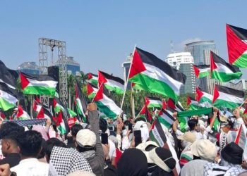 Di Monas, Ribuan Massa Teriakkan Boikot Produk Zionis Bersama Ustaz Das’ad Latif