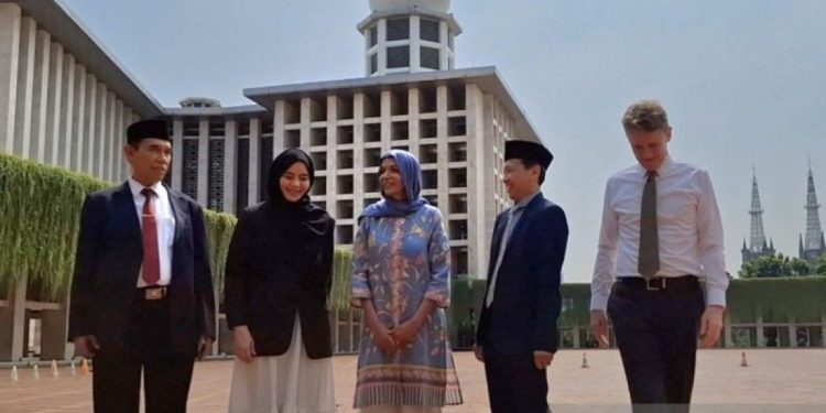 Di Balik Kunjungan Menteri Muslimah Australia ke Istiqlal