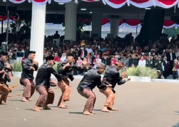 Iko Uwais Pimpin Pertunjukan Pencak Silat di Istana Merdeka
